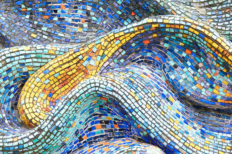 Glass pieces forming mosaic art